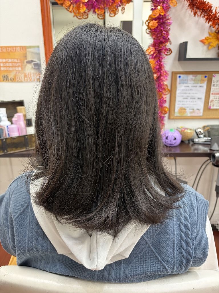 超多毛で膨らみやすい高校生のカット前の後ろ姿