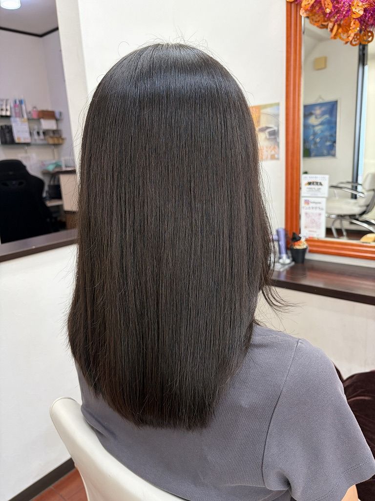 カット後の仕上がり・毛量調整でまとまりを整えたワンレンベースのヘアスタイル